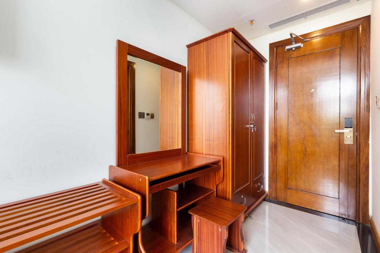 Silk Hong Ha Airport Hotel Ho Chi Minh City Bagian luar foto