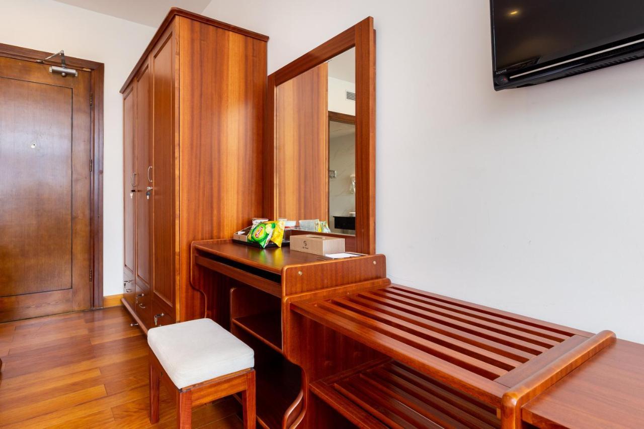 Silk Hong Ha Airport Hotel Ho Chi Minh City Bagian luar foto
