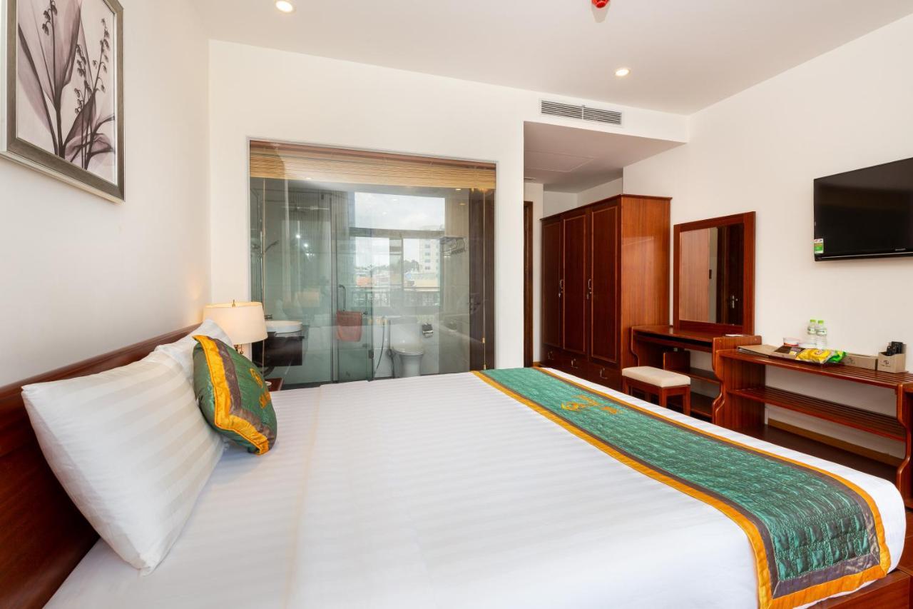 Silk Hong Ha Airport Hotel Ho Chi Minh City Bagian luar foto