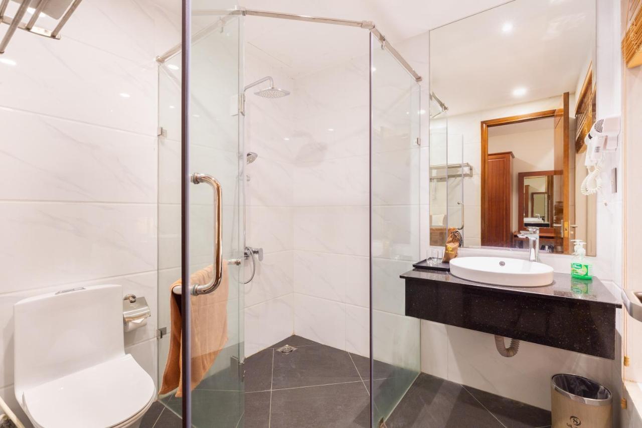 Silk Hong Ha Airport Hotel Ho Chi Minh City Bagian luar foto