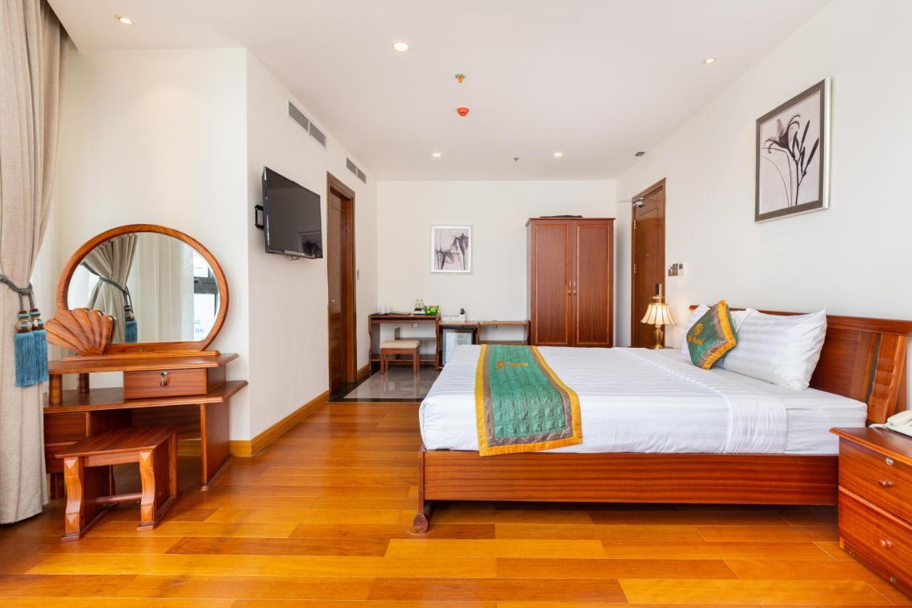 Silk Hong Ha Airport Hotel Ho Chi Minh City Bagian luar foto