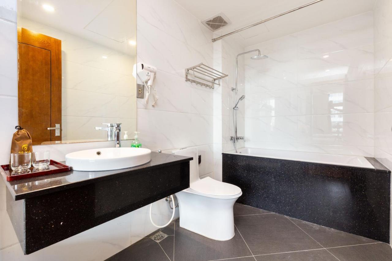 Silk Hong Ha Airport Hotel Ho Chi Minh City Bagian luar foto